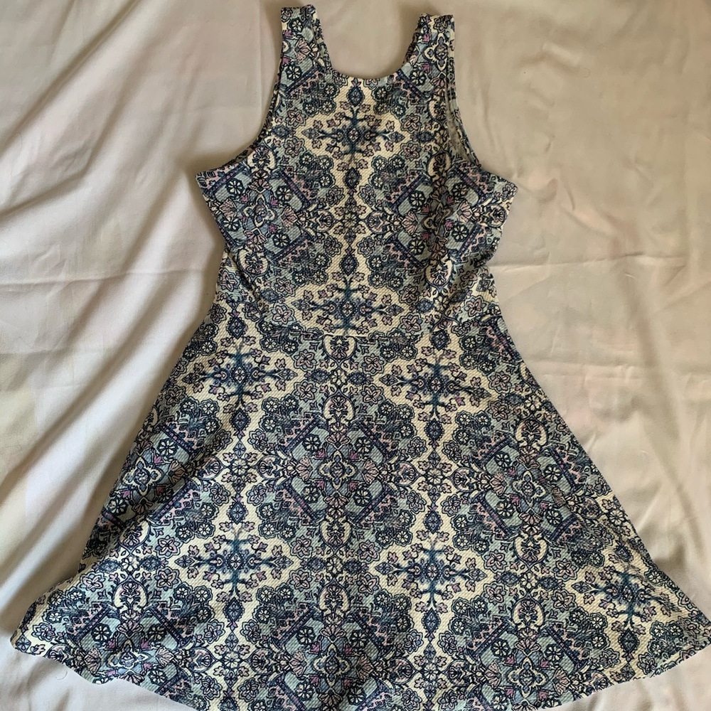 Patterned Dress with V-back